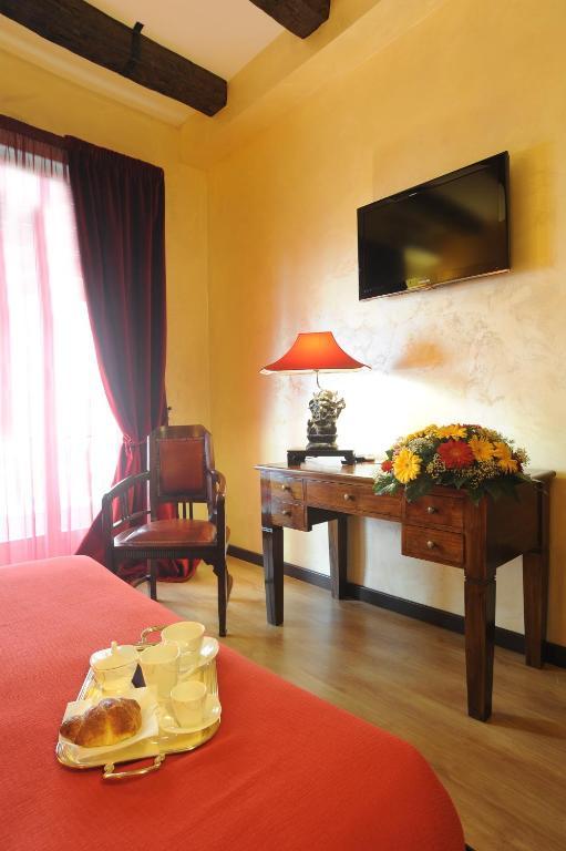 Bed & Breakfast Muro Torto Cairoli: Daily Sanitized With Health-certified Staff